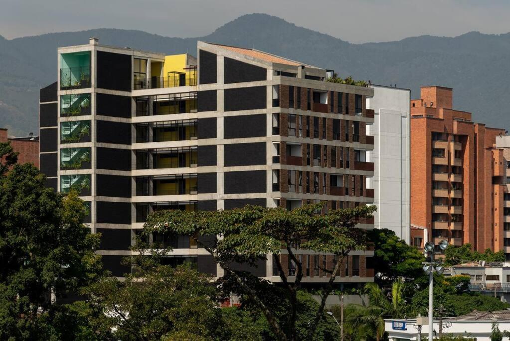 Super Apartamento En Laureles Apartment Medellin Luaran gambar